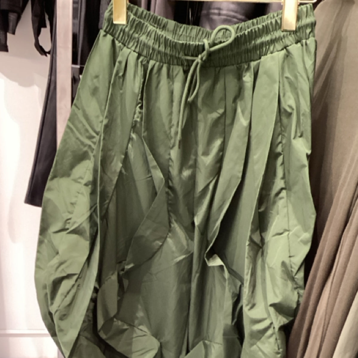 Daisy Green Wide Leg Ruffle Drawcord Wind Pant
