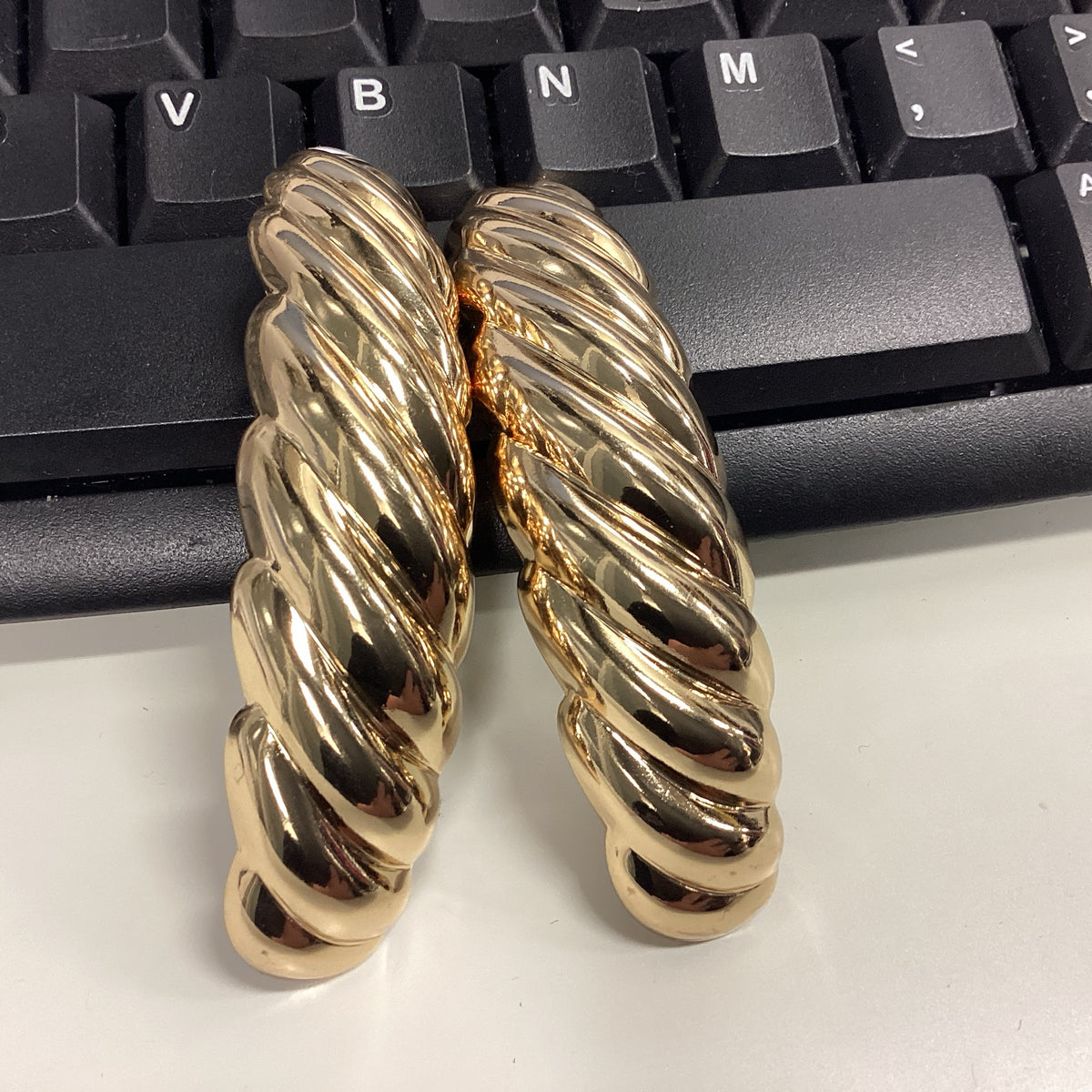 Gold Loose Leaf Earring